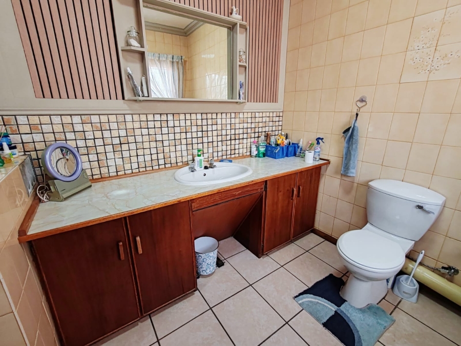 3 Bedroom Property for Sale in Kannoniers Park North West
